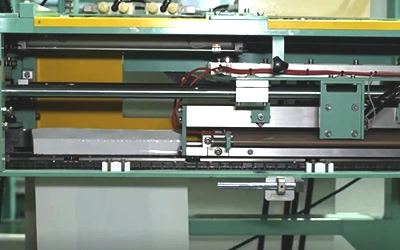 ماكينات تغذية وطي ولحام فتحات الأكياس والشكاير 